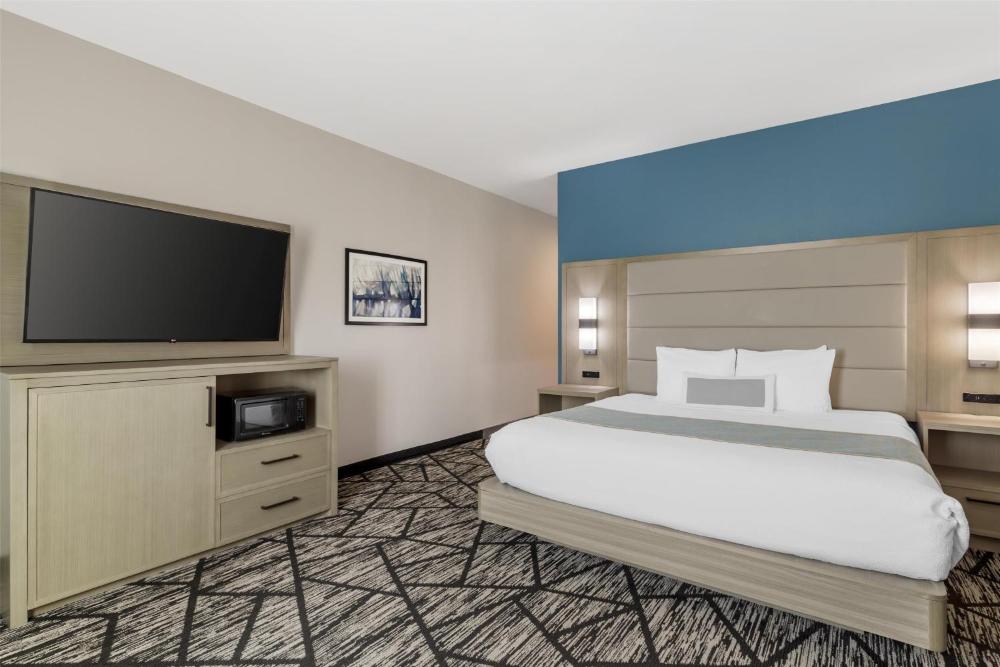 King Room with Mobility Accessible Roll-In Shower interior